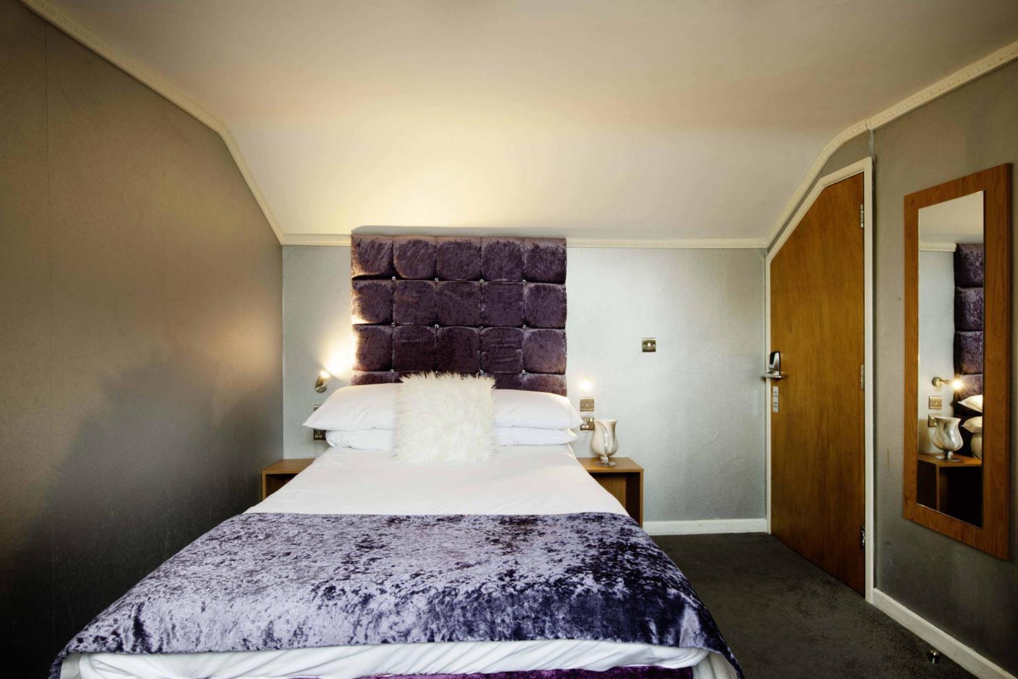 Hotels 24-7 - The Old Victoria Hotel Newport  Exterior photo